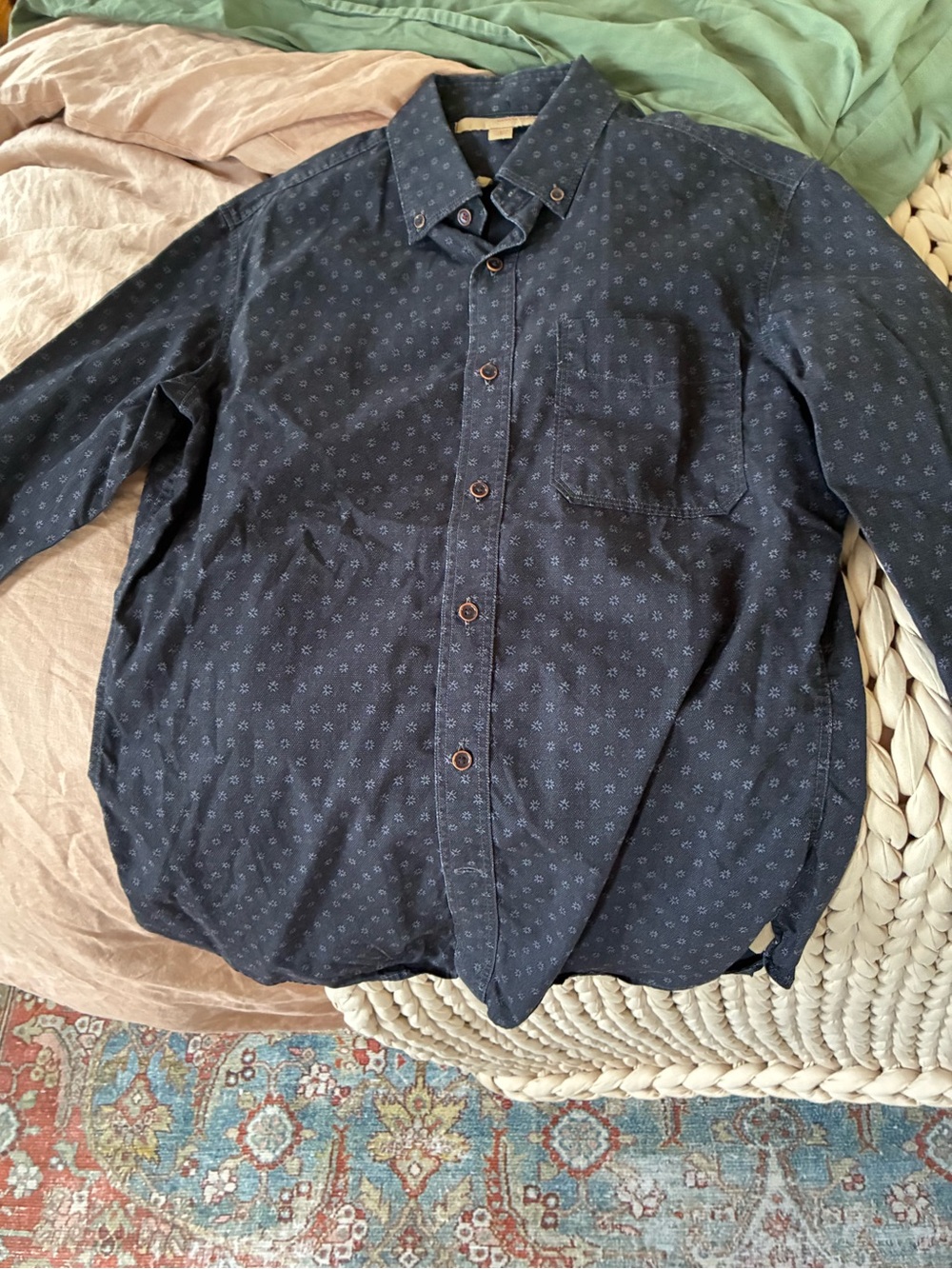 Banana Republic Men's Black Patterned Button-Up Shirt